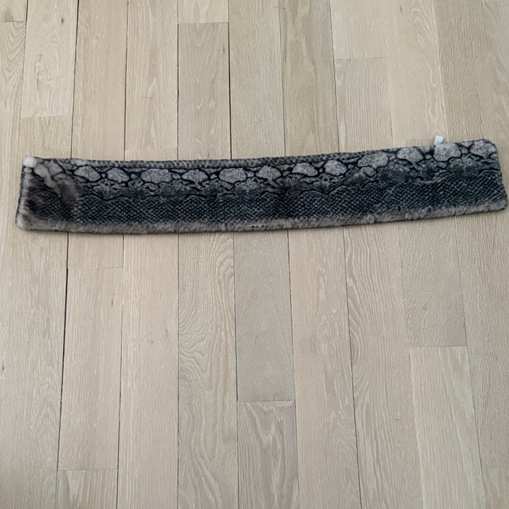 Never worn -Snake Print Faux Fur Scarf - Picture 2 of 3